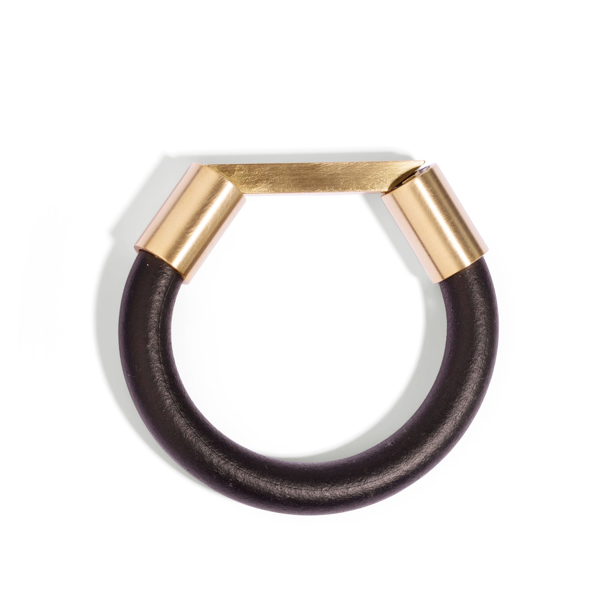 MONO bangle / brass black / medium