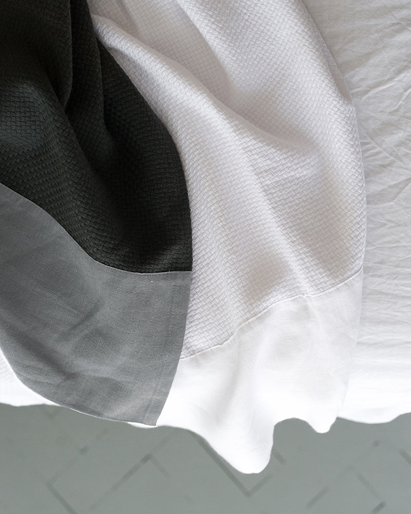 Interlace bed cover