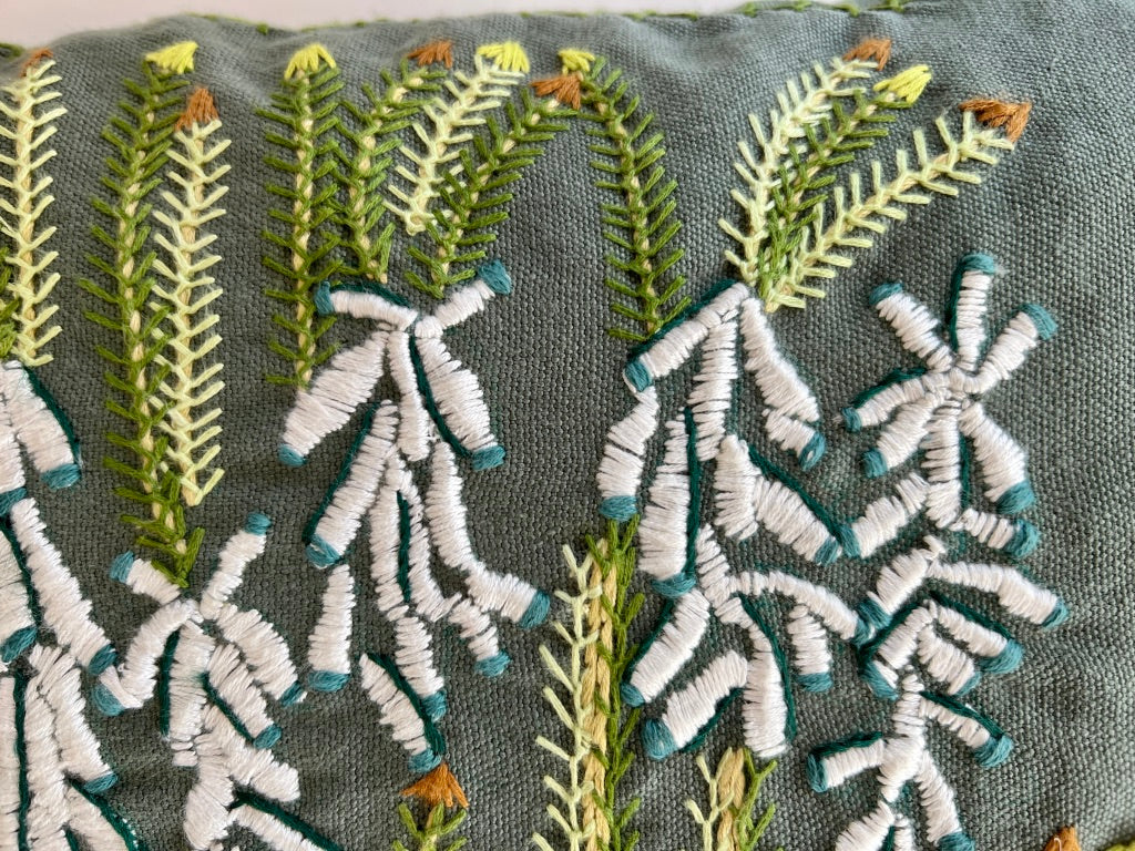 WHITE BOTTLEBRUSH ERICA box cushion linen