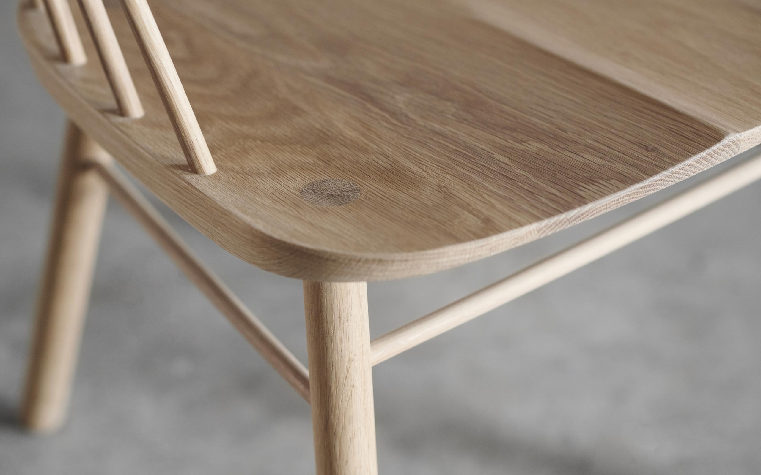 SPINDLE BACK dining chair