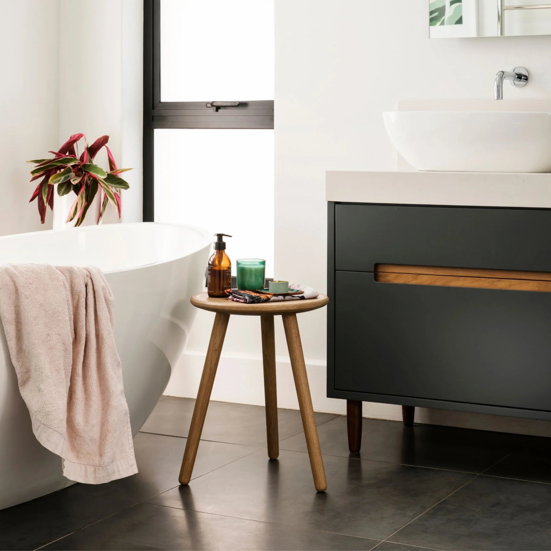 MILK STOOL short
