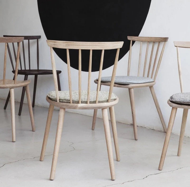 SPINDLE BACK chair